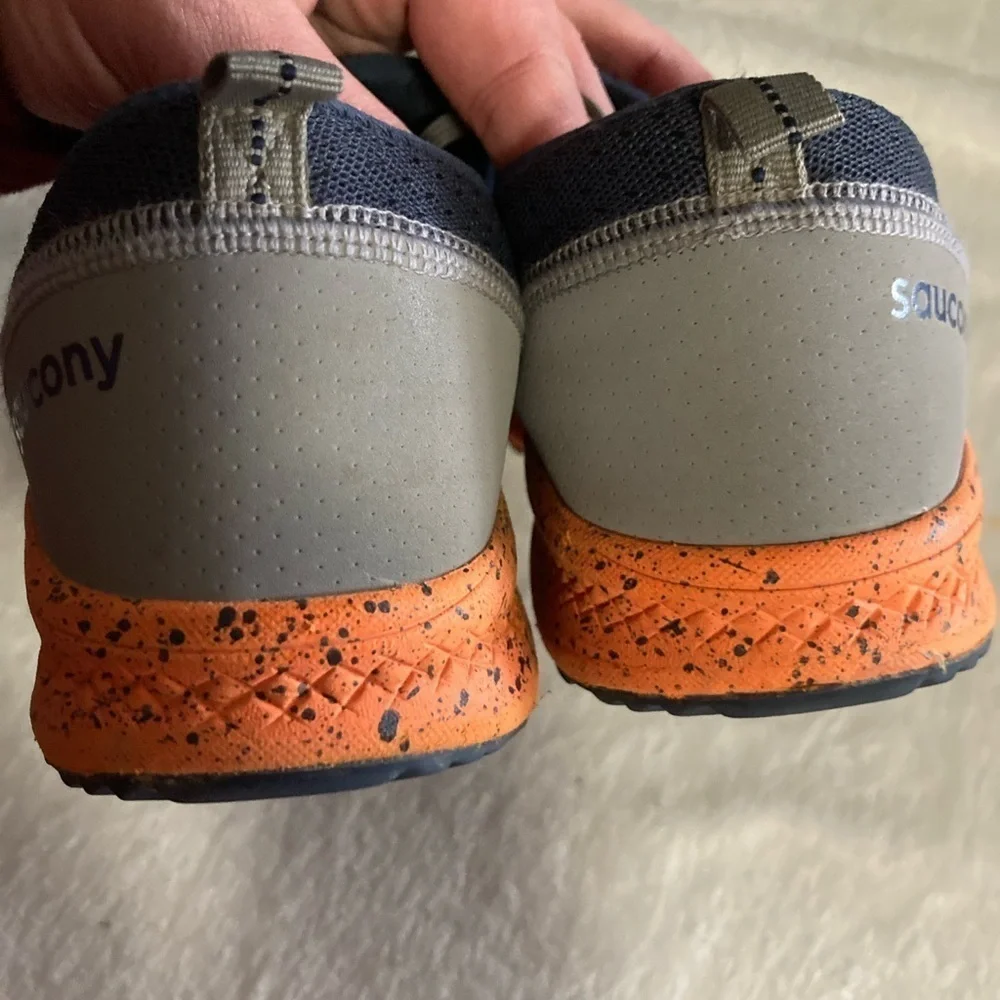 Saucony versafoam shift women’s/youth sneakers size 5M